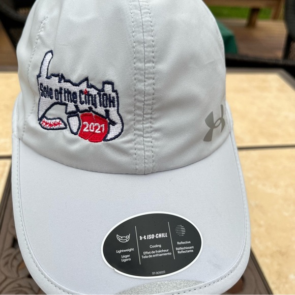 Ladies Under Armor light gray, light weight, running cap NWT - Picture 2 of 12